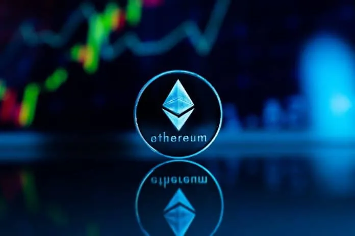 pièce ethereum avec un graphique de trading en fond
